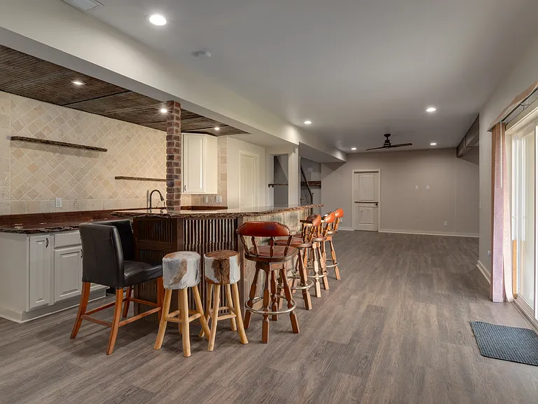 12912 Silver Spring Ln — Photo 33
