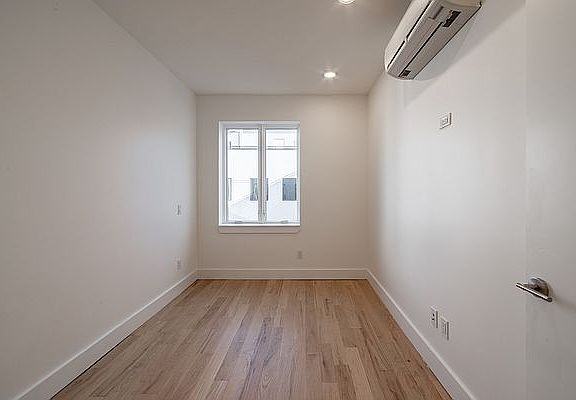 5th image of 210 Linden Blvd #8D