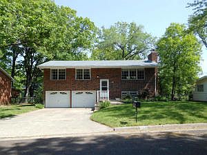 1st image of 815 Red Oak Ln