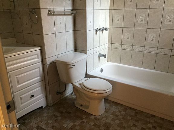 5th image of 451 W Belmont Ave