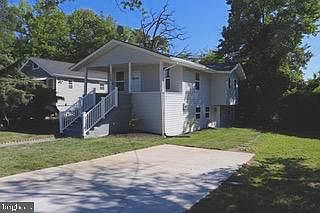 2nd image of 1528 Hunt Ave