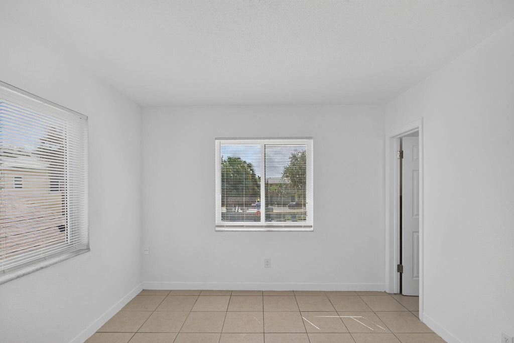 901 Pine Dr APT 10, photo 8