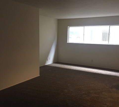 2nd image of 1340 Laurel St APT 6