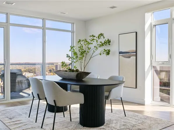 15 Glebe St #Penthouse 2001, Cambridge, ON N1S 0C3