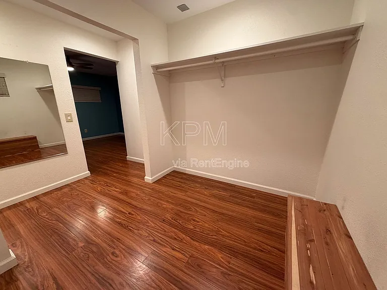 420 E Hampton St #B — Photo 15