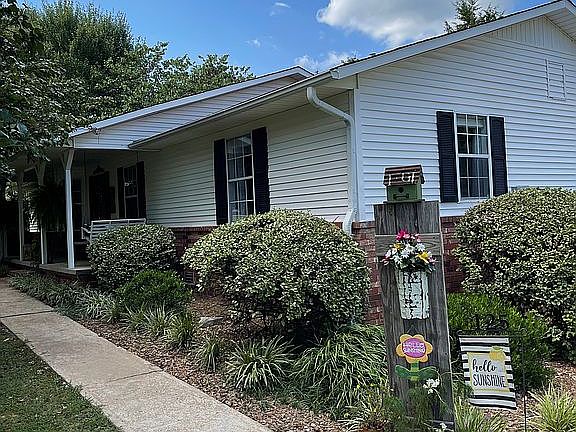 3rd image of 125 Lumpkin Dr