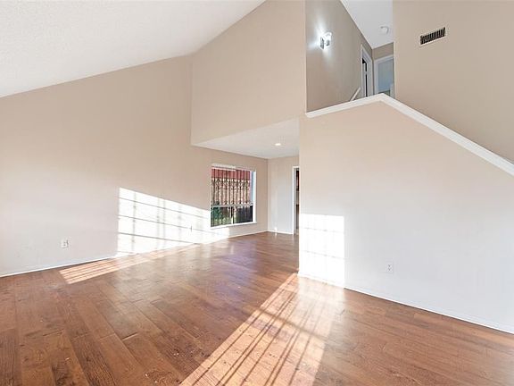 3rd image of 11326 Lovebird Ln