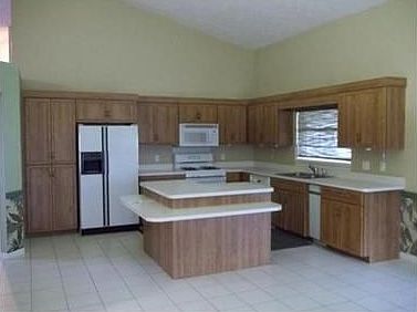 3rd image of 411 SW Magnolia Cv