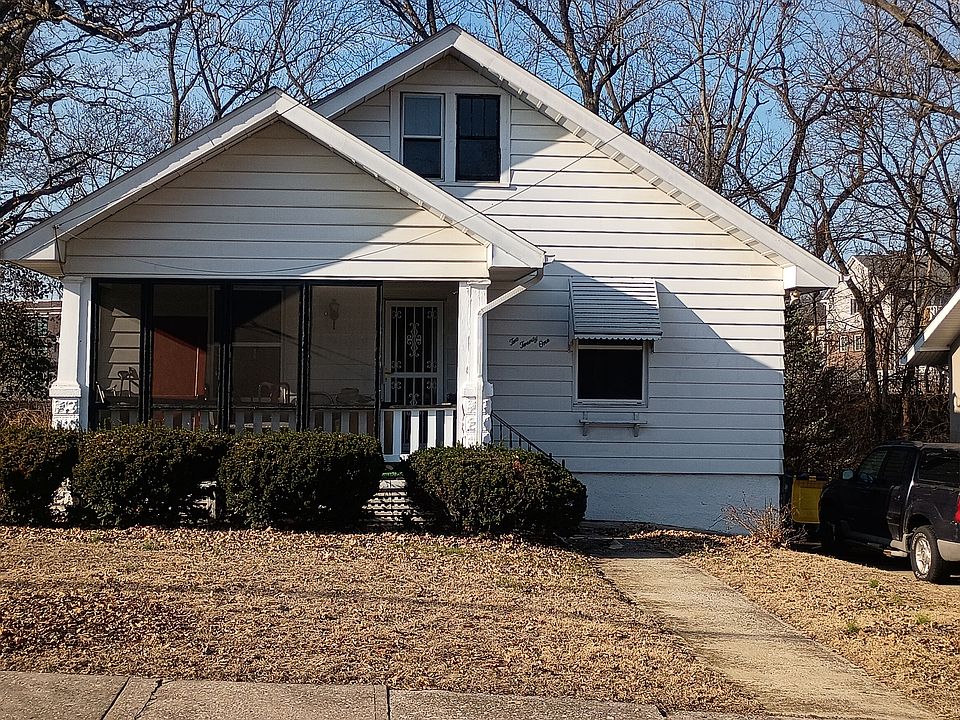 1st image of 221 S Myrtle St