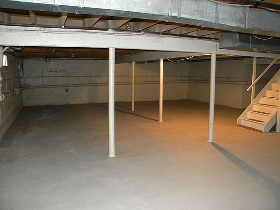 Full Unfinished Dry Basement