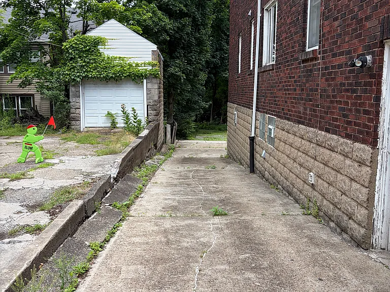 Munhall Rd — Photo 2