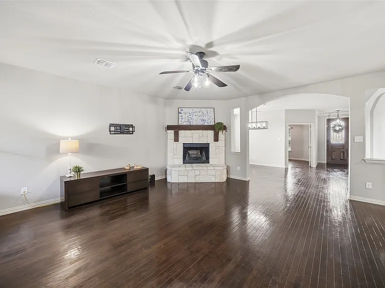 4500 Lakeside Hollow St — Photo 15