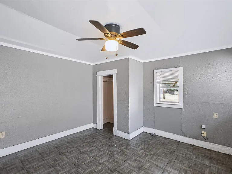 928 E Corona St — Photo 23