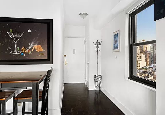 3rd image of 200 E 27th St APT 17F