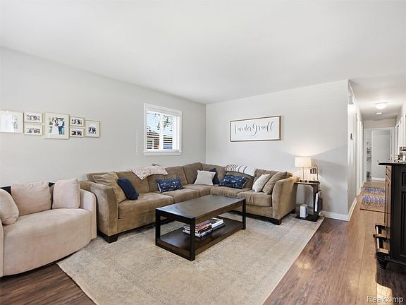 3rd image of 2226 Kipling Ave