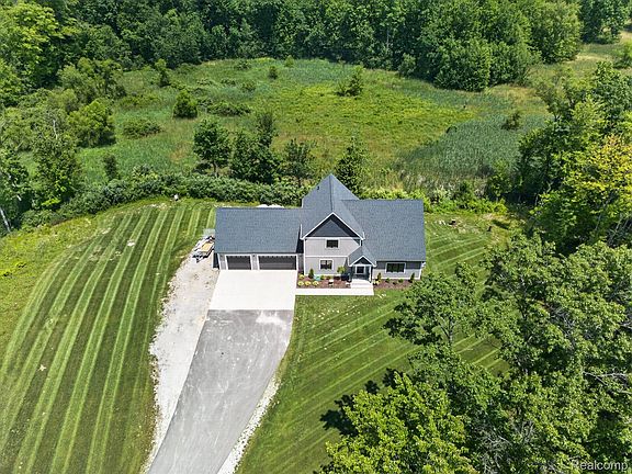 2nd image of 200 N Pleasant Valley Rd