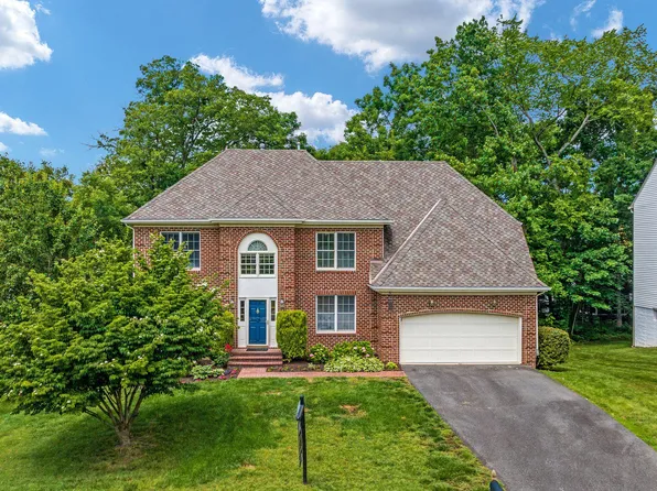 6600 Rock Crystal Dr, Clifton, VA 20124