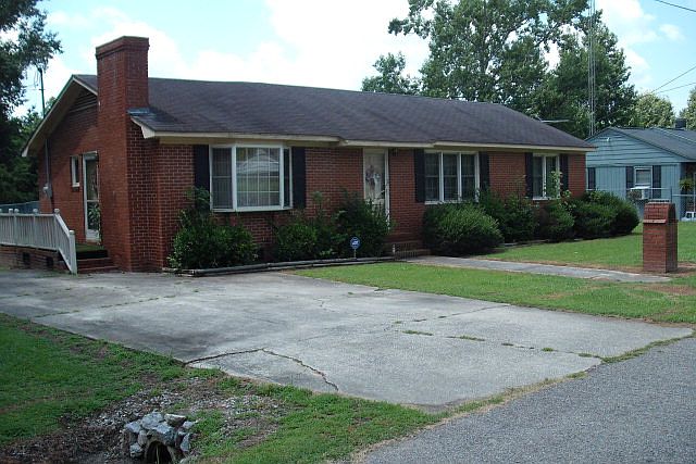 2nd image of 106 Hillcrest Dr