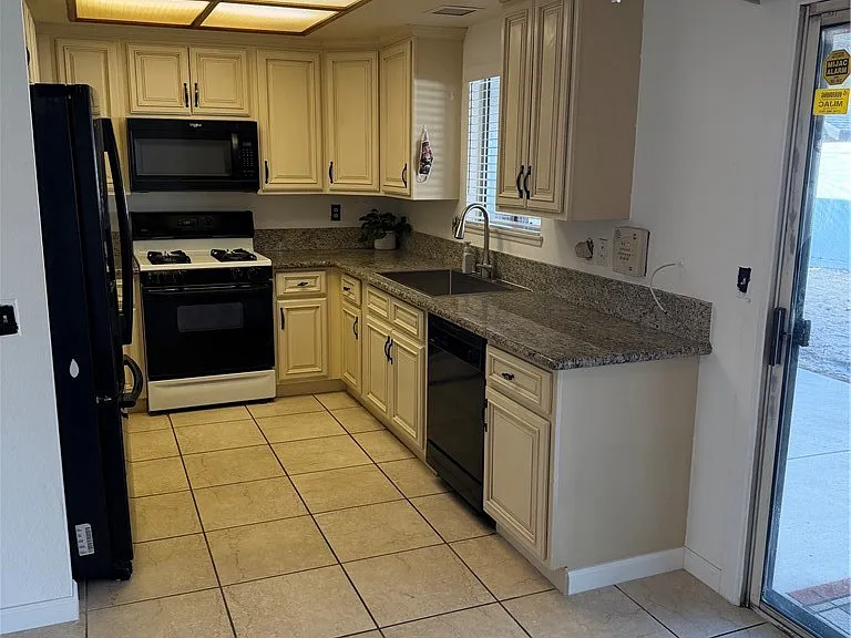 2211 S Walker Ave — Photo 17
