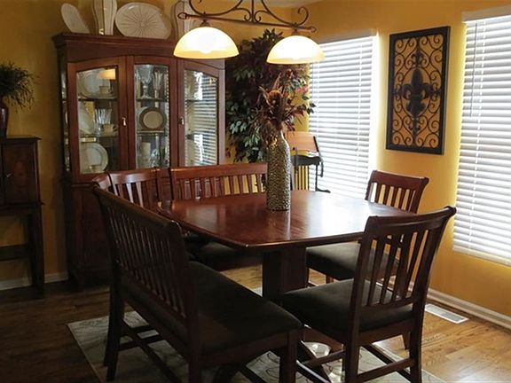 2nd image of 374 Catalpa Cir