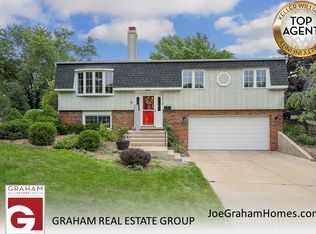 1945 Nottingham Ln, Wheaton, IL 60189