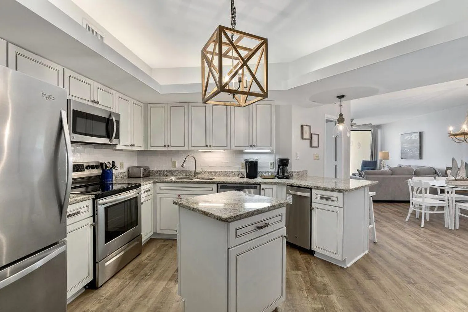 3 bed, 2.0 bath, 1259 sqft, $4,860 — Photo 3
