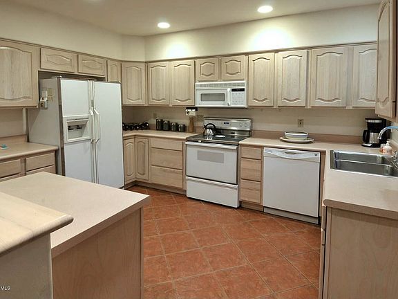 2nd image of 9941 N Calle Loma Linda