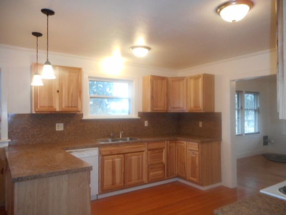 4th image of 9717 Vickery Ave E