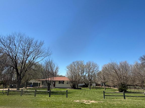 5th image of 1601 N Gale Rd