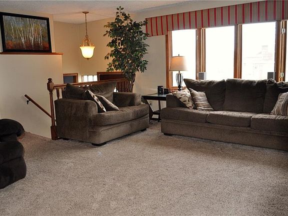 3rd image of 72 Morris Cir