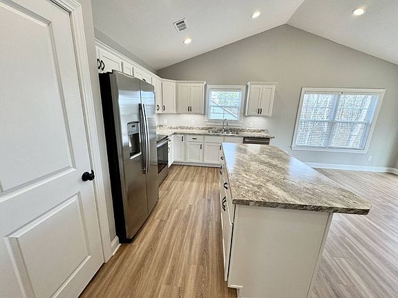 3rd image of 112 Knollwood Dr