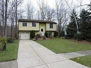 1553 Sundance Trl, Lake View, NY 14085