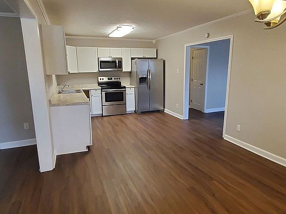 3rd image of 114 Lakeshore Dr