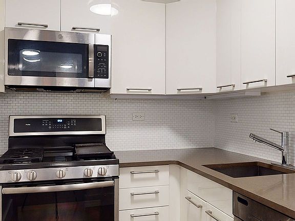 3rd image of 220 E 63rd St APT 6L