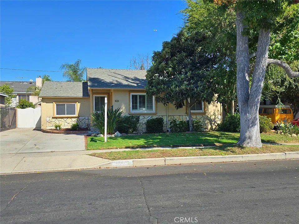 17907 Emelita St