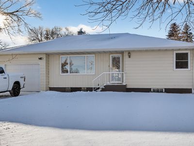 315 West St, Ray, ND, 58849