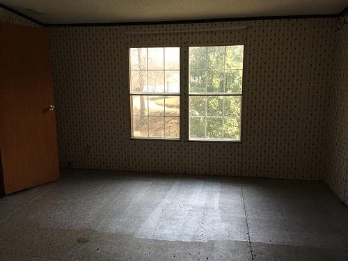5th image of 229 Drakes Ln