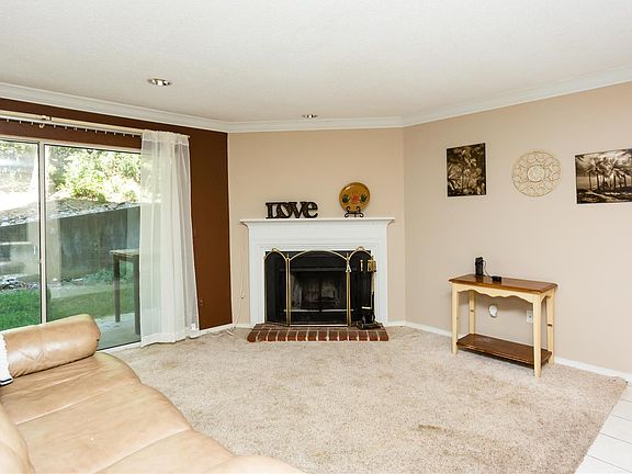 3rd image of 1217 Mangrove Ln APT 4