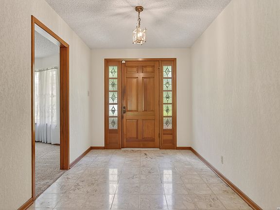 5th image of 9418 Bluebell Dr