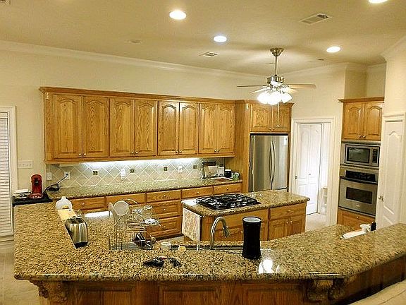 3rd image of 2412 Newark Cir