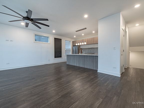 4th image of 3914 S King Dr #2S
