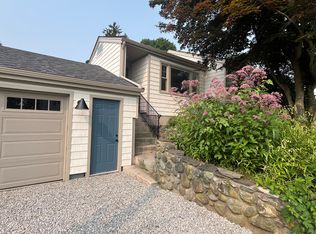 5 Pleasant St, Mystic, CT 06355