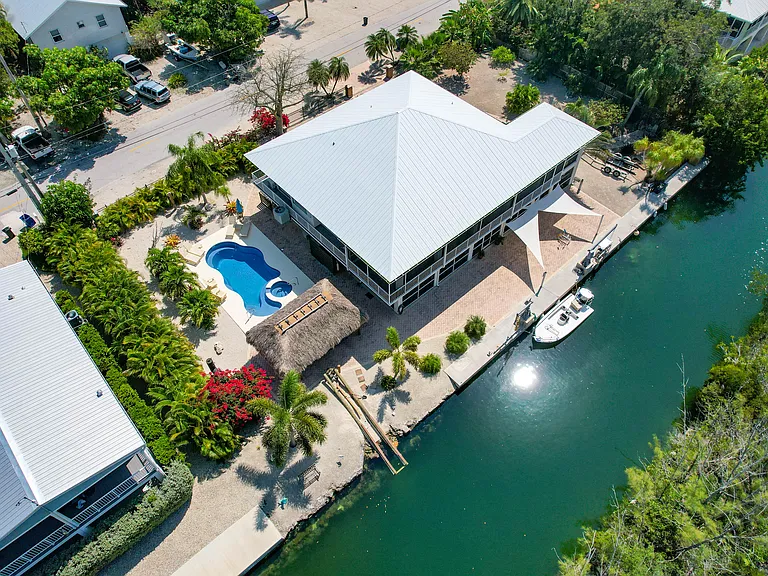 17375 Jamaica Ln — Photo 1