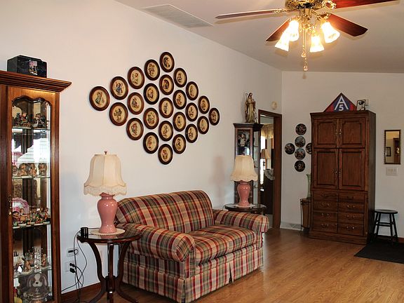 5th image of 2720 Bluegrass Ct
