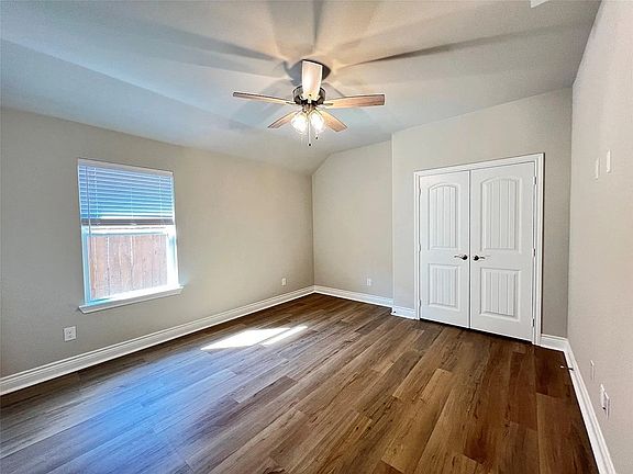 3rd image of 806 Greyson Ln