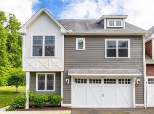 102 Daniel Dr #102, North Haven, CT 06473