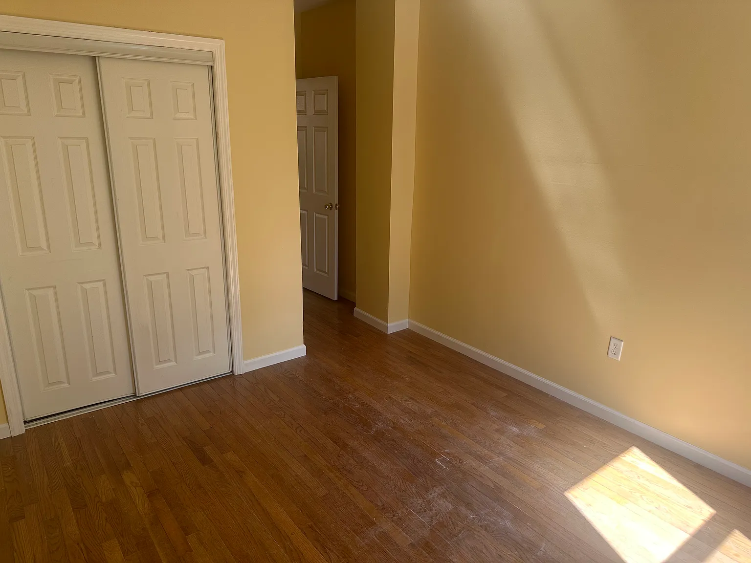 2 bed, 800 sqft, $2,500 — Photo 4