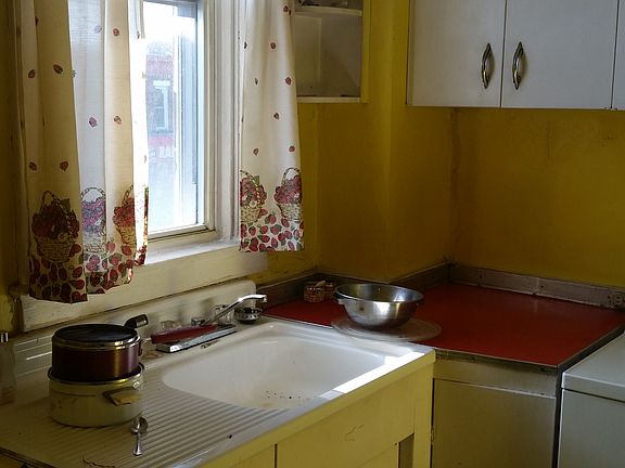 Kitchen in the 2 br apartmen