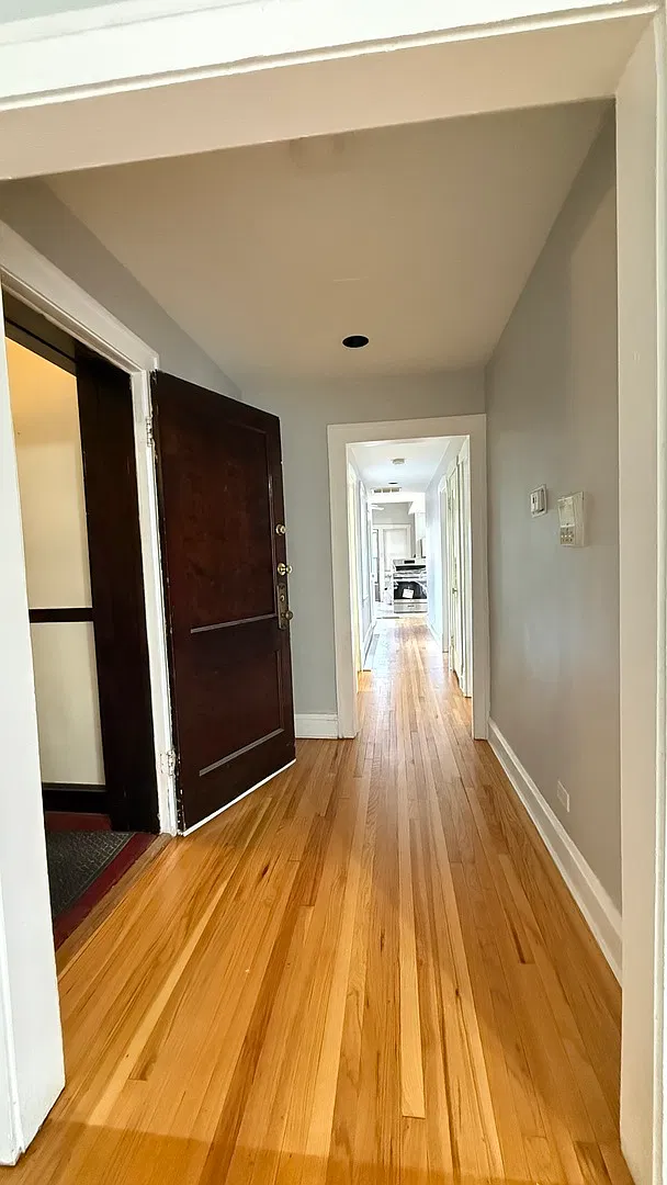 2 bed, 1000 sqft, $1,800 — Photo 3