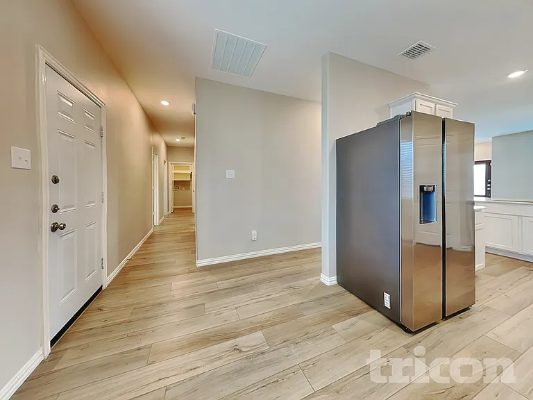 2106 Silver Charm Ln — Photo 5